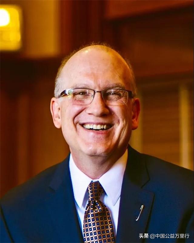 家长如何通过慈善参与孩子的成长？从台前，到幕后，再到并肩前行