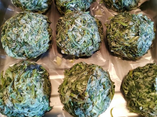 清明前后，碰到这菜别手软，一次囤30斤放冰箱，冬天吃还照样新鲜