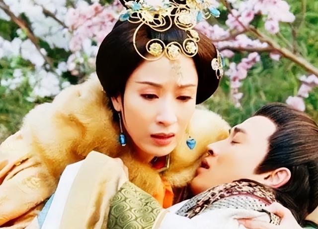 明宪宗晚年感叹膝下无子，太监扑通跪倒：您儿子6岁了，在冷宫里
