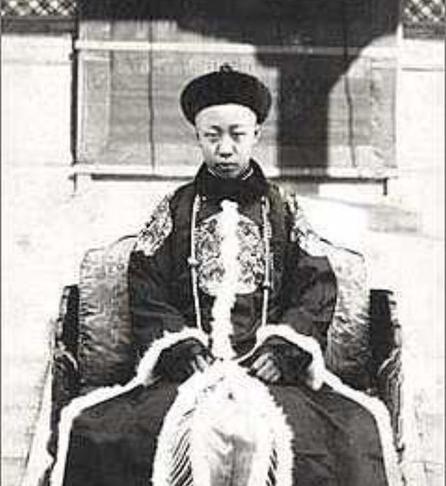 中國最後一位王爺，2014年去世，臨終前要求：把國旗挂在病床邊