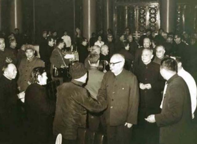 1949年周总理向毛主席推荐叶剑英担任外交部长，叶帅：还是算了吧