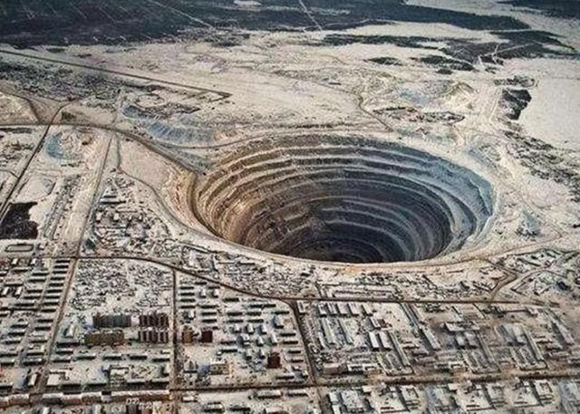 妄图“挖穿地球”的苏联，为何挖到12262米时喊停，不敢挖了？