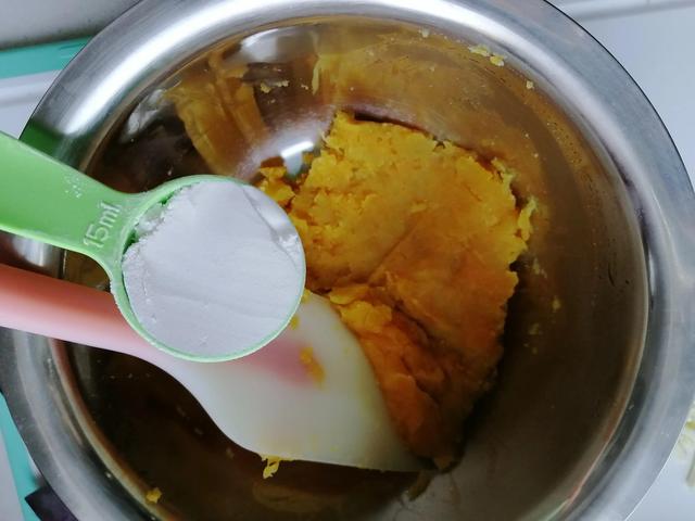 宝宝爱吃的辅食——红薯奶酪饼