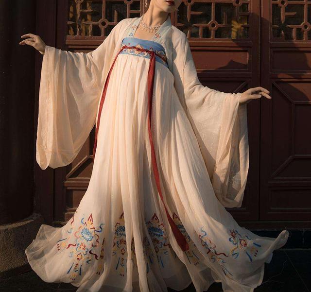 古代女性服装有哪些(中国古代女性服装有哪些)-锐牛沃德讯息网