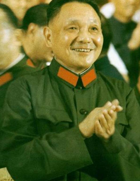 80年记者问邓小平：天安门毛主席像是否永远保留？邓小平如何作答
