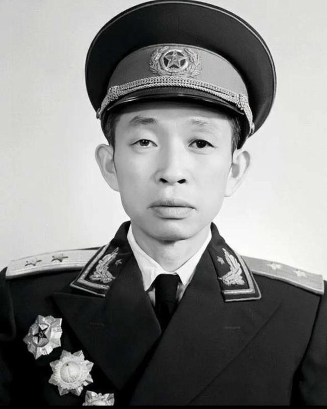 1955年首次授衔，177名中将时任职务简述，附各自戎装照片