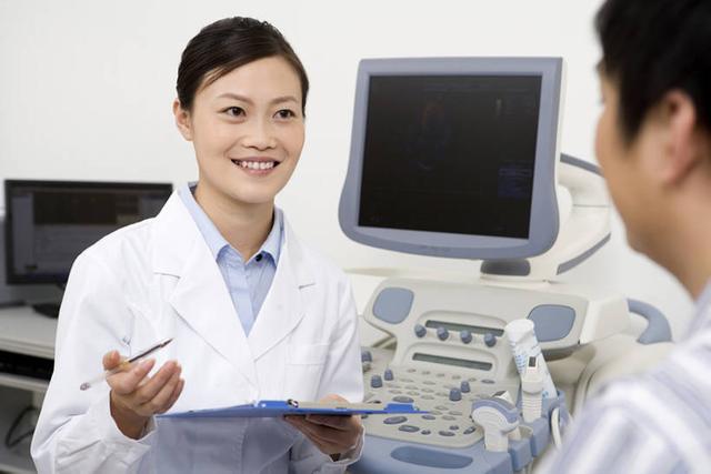 为什么说中年人要重视预防癌症？癌症早期有3大征兆，需警惕