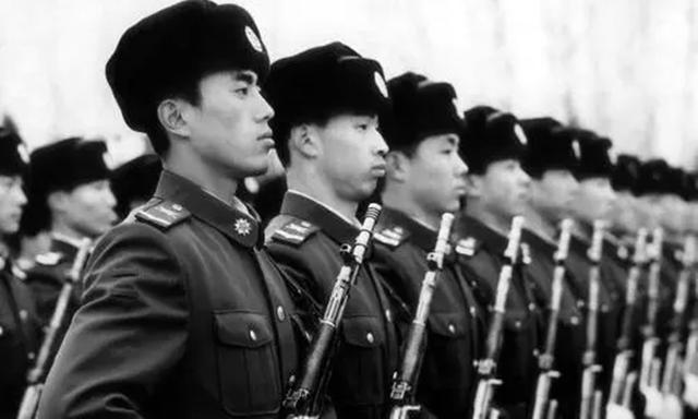 副师长叛逃台湾，老蒋给他500两黄金和美人，结果一年后就被枪毙