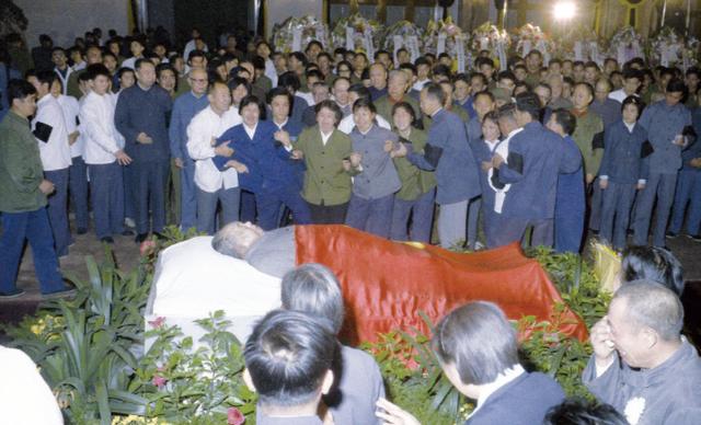 毛主席遗体保护：吊唁结束转移到“769”，水晶棺至今无人能复制