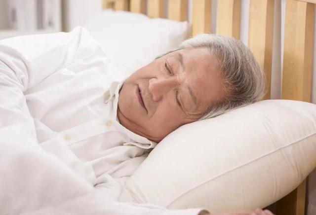 饭后散步，延年益寿，医生提醒：过了50岁，常做3件事或比散步好