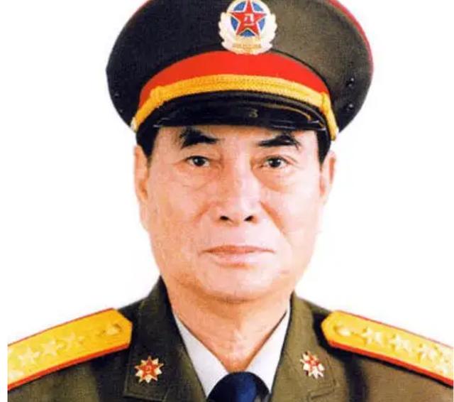 2007年江西老兵给战友扫墓，意外发现自己的墓碑，领导高度重视
