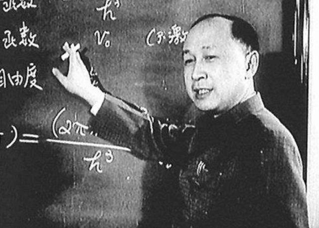 钱学森葬礼：逝世次日天降大雪，三军仪仗队抬棺，数十万人送行