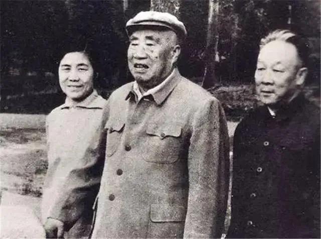 彭德怀临终前，恳请求见朱德一面却未如愿朱德大喊：人都要死了￼