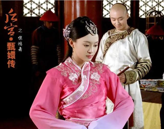 张晓龙再现惊鸿舞，路边随拿纸巾做道具，还是当年的“温太医”