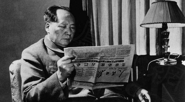 1949年开国大典，周恩来领着一个女孩，见到毛泽东就喊：大首长