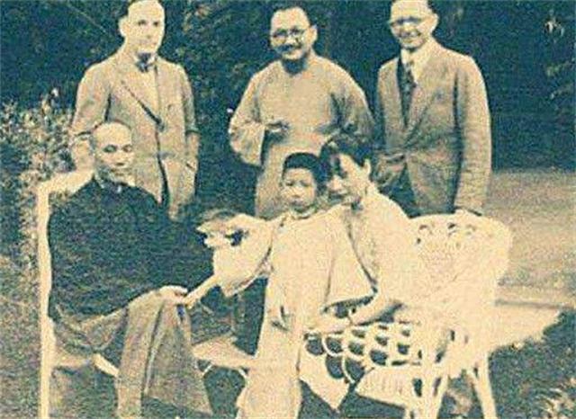 在得知蒋经国离世后，沉默许久的宋美龄落寞又悲伤地说了句话