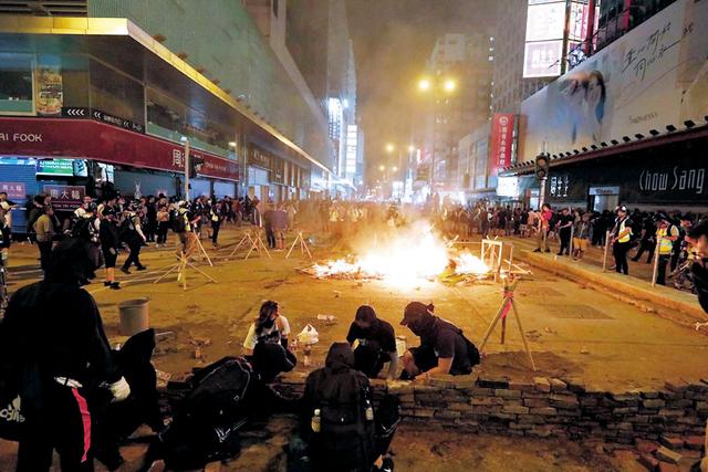 香港疫情持续蔓延！黄丝和“港独”欲借疫情乱港，“毒计”频出