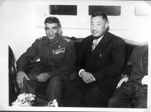 马步芳妄图死守六盘山，解放军四百门大炮炸烂其美梦