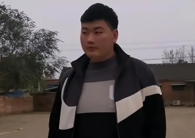 朱小伟离婚3个月又订婚！女方家世显赫身似陈亚男，已喊大衣哥爸