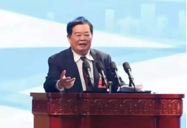 北大教授：曹晖该接班了吧？曹德旺摆摆手：不行，“地头蛇”太多