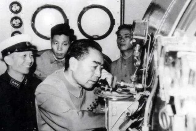 1964年原子弹试爆前夜，周总理在钓鱼台6号，秘密地见了三个人