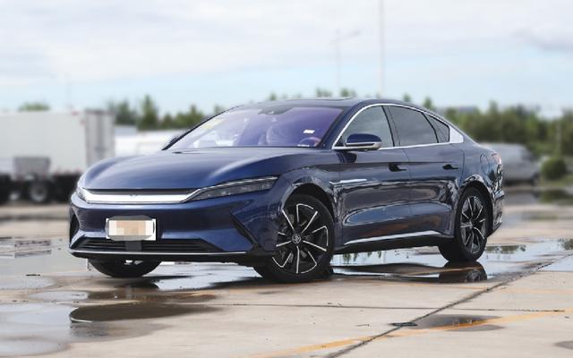 纯电车弯道超车！这两款电车颜值很高，屏幕都超过了15英寸