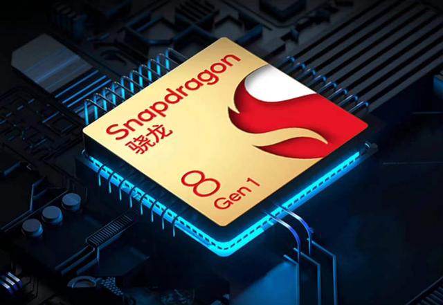 12+256GB，骁龙8+潜望式长焦+双主摄OIS防抖，长续航闪充加持