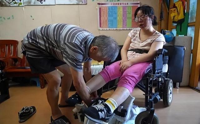 女博士王磊：30岁怀孕后瘫痪，生子后被丈夫抛弃，8年后逆风翻盘