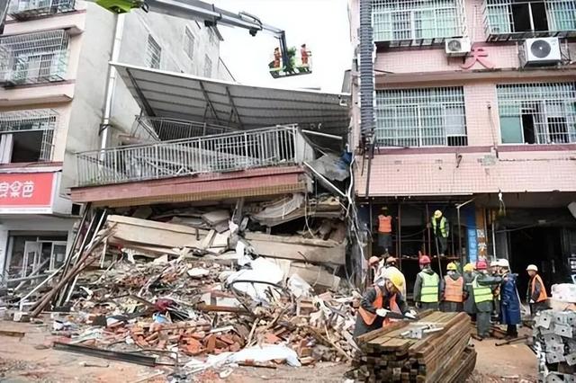 长沙自建房倒塌事故致53人遇难，相关责任人将承担什么法律责任？