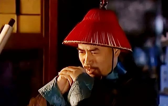 雍正去浙江视察，见大臣亲自给灾民发粥，回京后立刻举荐他升职