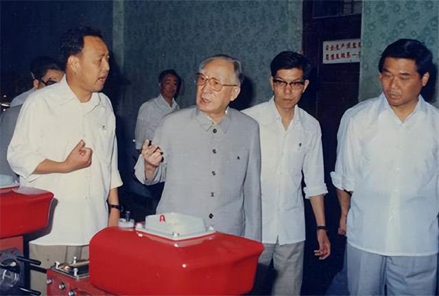 爱国人士薄一波：戎马半生，晚年自称：我永远是毛主席学生