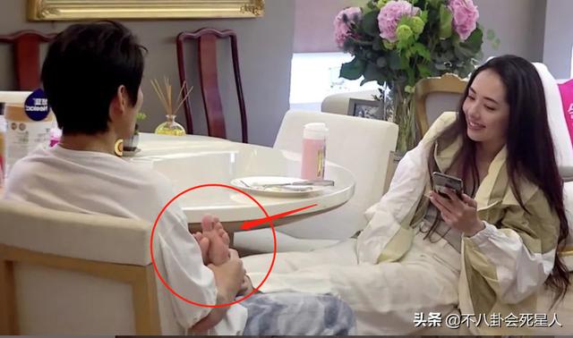 ����Ȧ�Ĵ��Ů����(��ֵ���������У�ȴӵ��һ˫�����ţ���10λŮ�ǵĽſ��Ⱥ���)