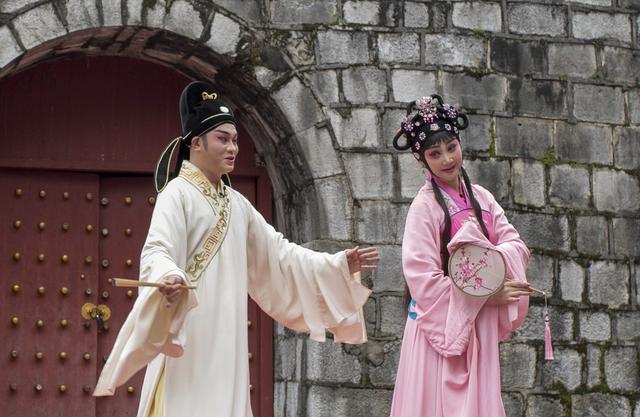 桂林：桂剧、彩调经典片段在古南门实景展演