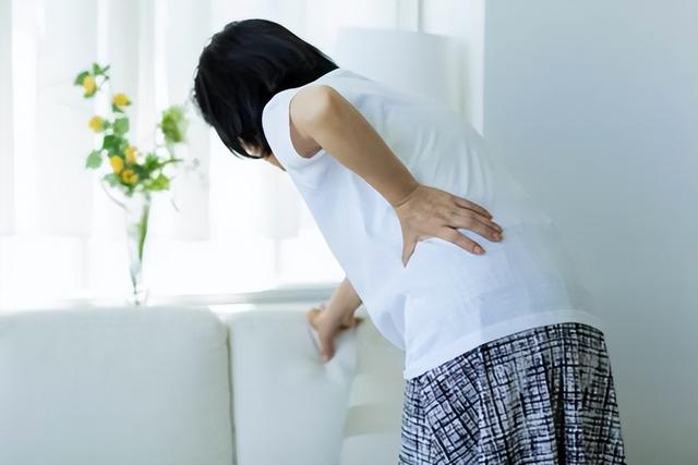 30岁女子每天喝牛奶，为啥会患有骨质疏松？建议平时做好3件小事