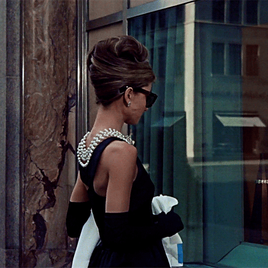 赫本最经典小黑裙(赫本最经典小黑裙穿白色鞋)-锐牛沃德讯息网