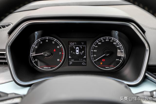 新车 | 摩登灰+蓝白内饰，吉利帝豪S跨界玩家版实车亮相，更加年轻