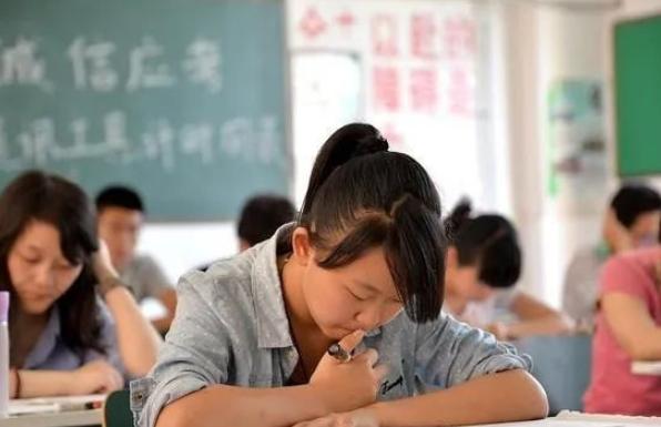 衡水桃城中学事件后续来了，反转一个接一个，2022年学校停止招生