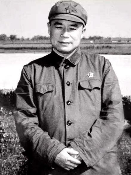 69年许世友为王近山接风洗尘，得知其房屋简陋后：我的房子给你住