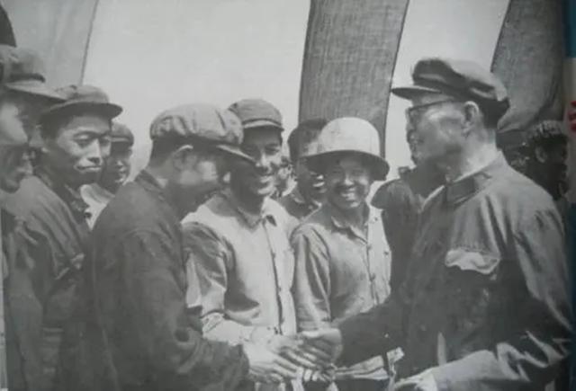 1950年，黄克诚任职湖南，认出一干部是井冈山战友，审查后枪决