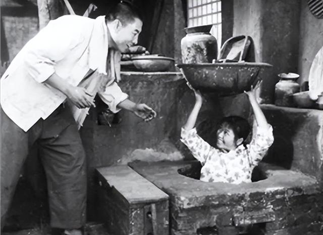 1941年，20岁抗日战士临时被葬山东农村，92岁老人已为其守墓74年