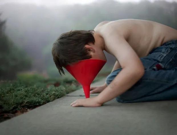 5岁儿子患自闭症，摄影师父亲用镜头记录“星星的孩子”的世界