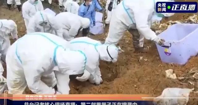 东航空难挖掘现场，每一个镜头都能触动心酸与泪水