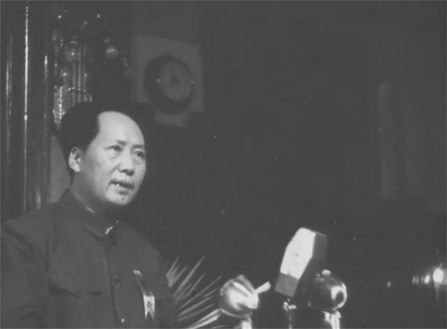1971年，毛主席在深夜中做出重大决定，催促身边的人：快打电话