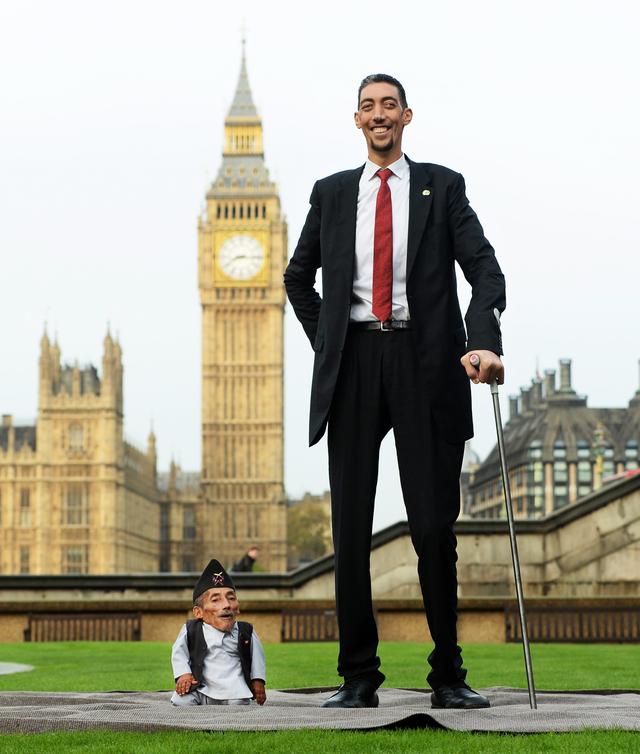 世界第一高人5米9的人图片