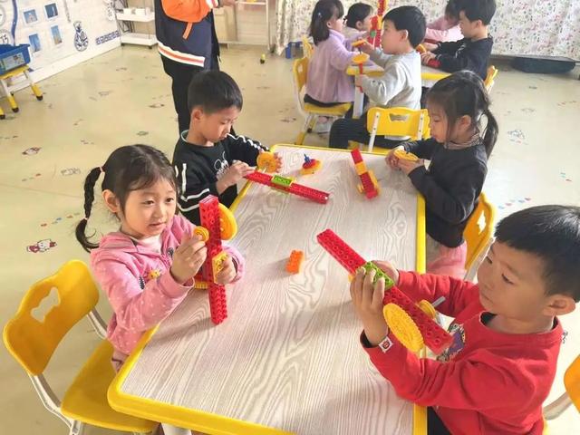 河马星｜机器人AI编程课程走进小牛顿幼儿园