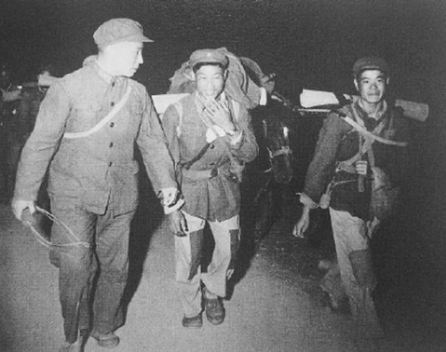 1977年邓小平亲自点将迟浩田，迟浩田提出申请，邓小平：我不同意