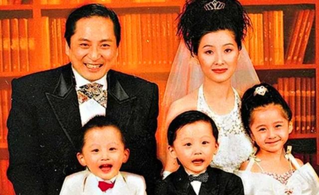 同母不同命，都在娱乐圈里混，差别咋这么大？