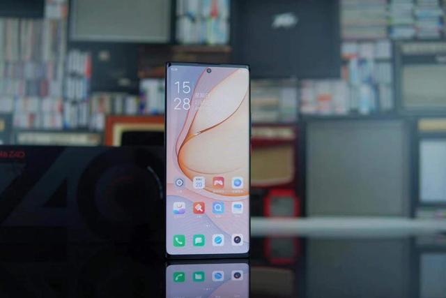 16G+1T终于现货了！骁龙8旗舰+索尼双摄+双重闪充，iPhone13不香