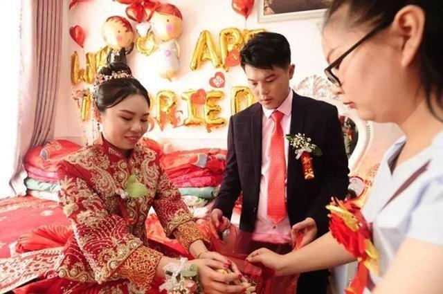 山东三胞胎分数连号同上211高校，10年后同日成婚，父母喜极而泣