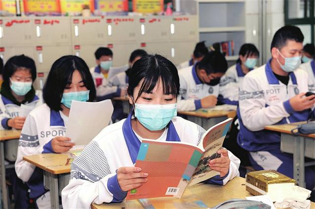 百年大变局，推倒老百姓身上的“三座大山”，老百姓的好日子来了